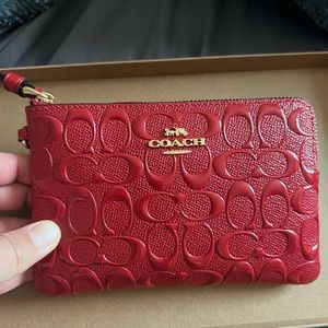 🎁 Coach Boxed Corner Zip Wristlet In Signature Leather in gold/electric red